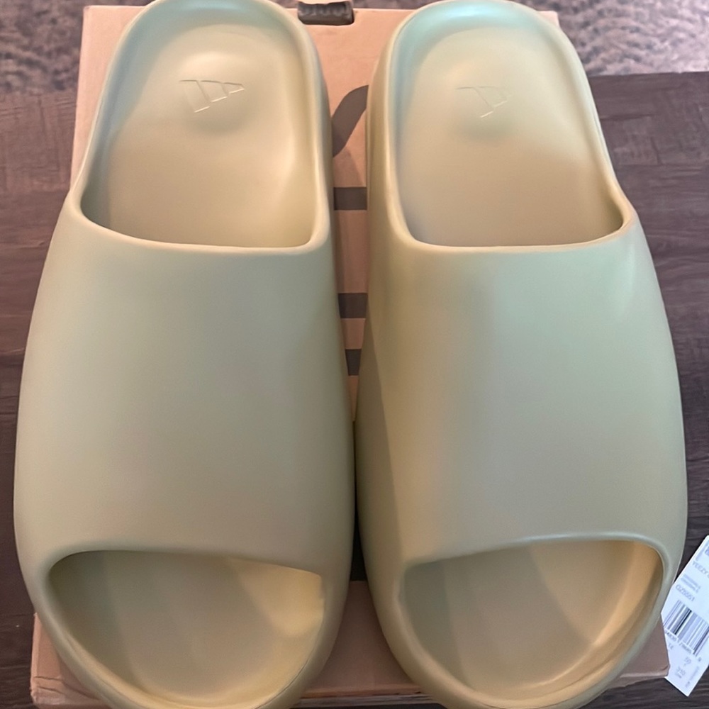 Yeezy Slides Resin